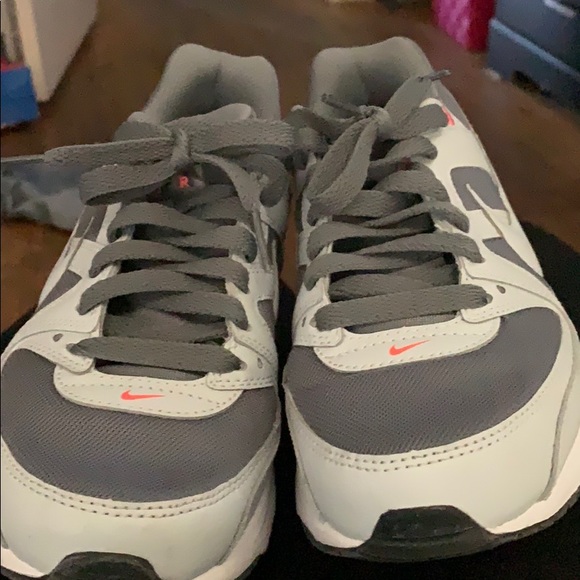 Nike AirMax - Picture 2 of 3